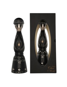 Tequila Clase Azul Ultra, bouteille noire décorée dorée, présente dans son écrin élégant avec un design artistique et motifs gra