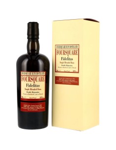 Rhum Foursquare Fidelitas 70cl en bouteille sombre avec étiquette rouge, accompagnée de sa boîte beige.