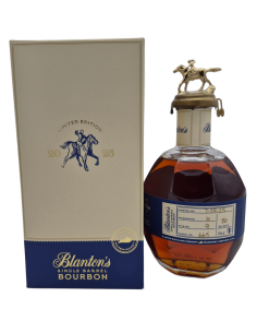 Bouteille de bourbon Blanton’s Single Barrel épaulée d’une boîte beige limitée édition, bouchon en cheval ornementé et étiquette