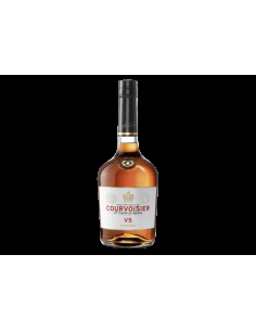 Bouteille de cognac Courvoisier VS avec étiquette claire, fond blanc. Différence entre whisky et cognac évoquée par le contexte de spiritueux.