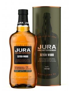 Whisky Jura Seven Wood display avec sa boîte cylindrique, montrant l’étiquette et le flacon de couleur ambre. Meilleur whisky au monde aperçu.